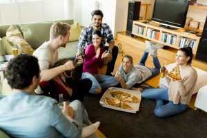 Dicas incríveis para receber os amigos no seu apê